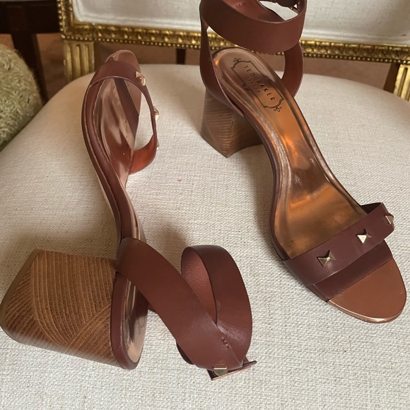 TED BAKER 39 Biah Brown 100% Leather Wood Block Heel Ankle Sandle With Bow Studs - Picture 7 of 14